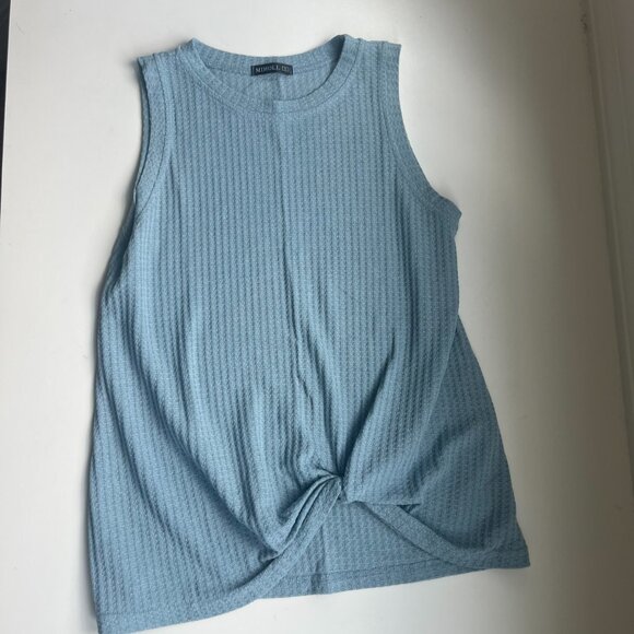 Women’s Small Flowy Tank Bundle - Picture 7 of 9